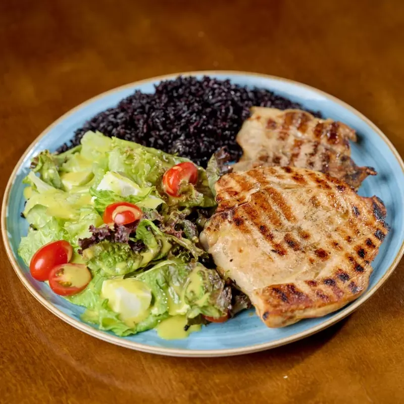 Galeto grelhado na brasa/ Grilled chicken on charcoal