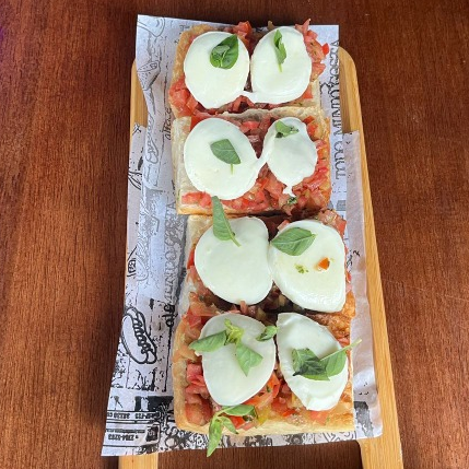 Bruschetta caprese