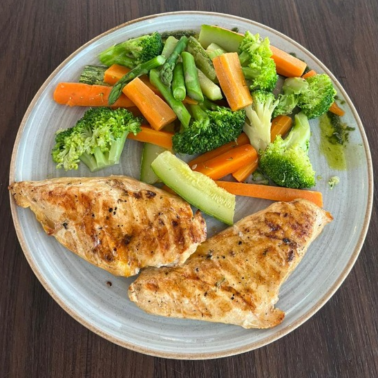 Filet de frango grelhado/ Grilled chicken fillet
