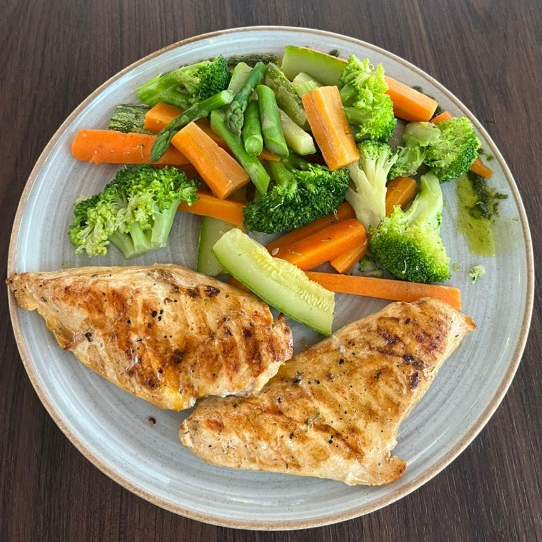 Filet de frango grelhado/ Grilled chicken fillet