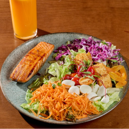 Salada 246 com salmão / Salad 246 with salmon