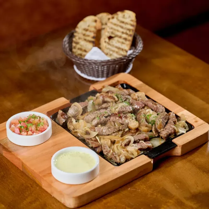 Contra filet acebolado / Against filet with onions