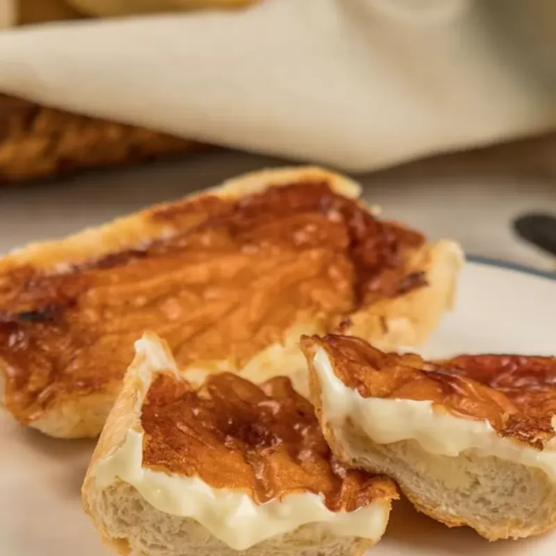 Pão francês com requeijão