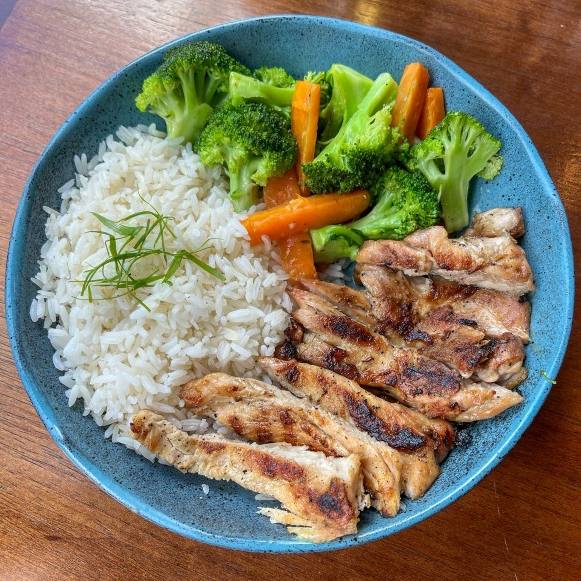 Bowl de sobrecoxa de frango
